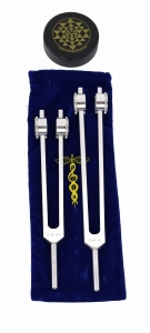 Zestaw 2 kamertonów aluminiowych – ton C - 64 Hz oraz G - 96 Hz  – z obciążnikami, etui oraz aktywatorem - Jonathan Goldman